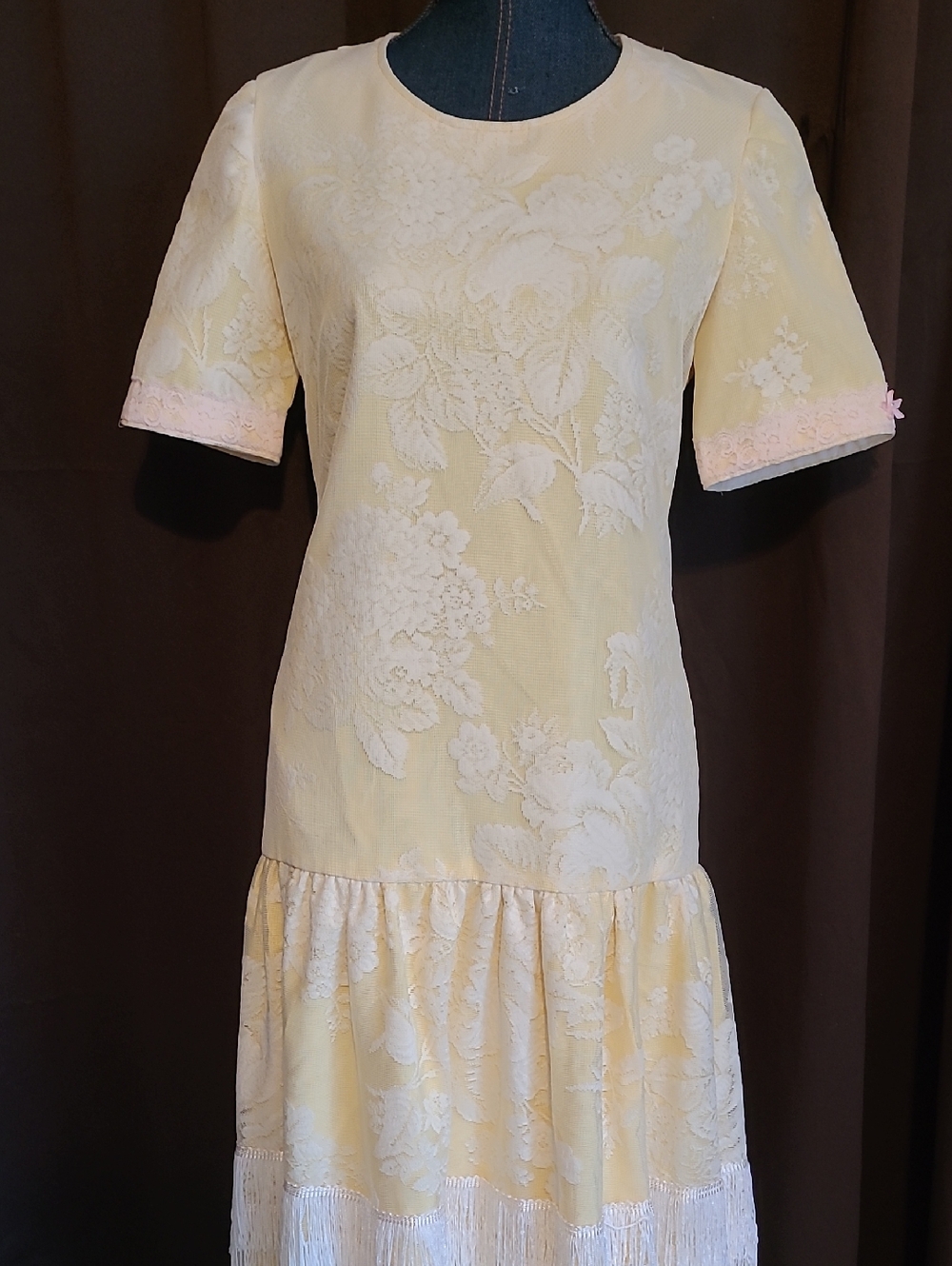 Vintage, 80s-does 20s, Elegant Floral Lace Drop-Waist Dress in Pale Yellow